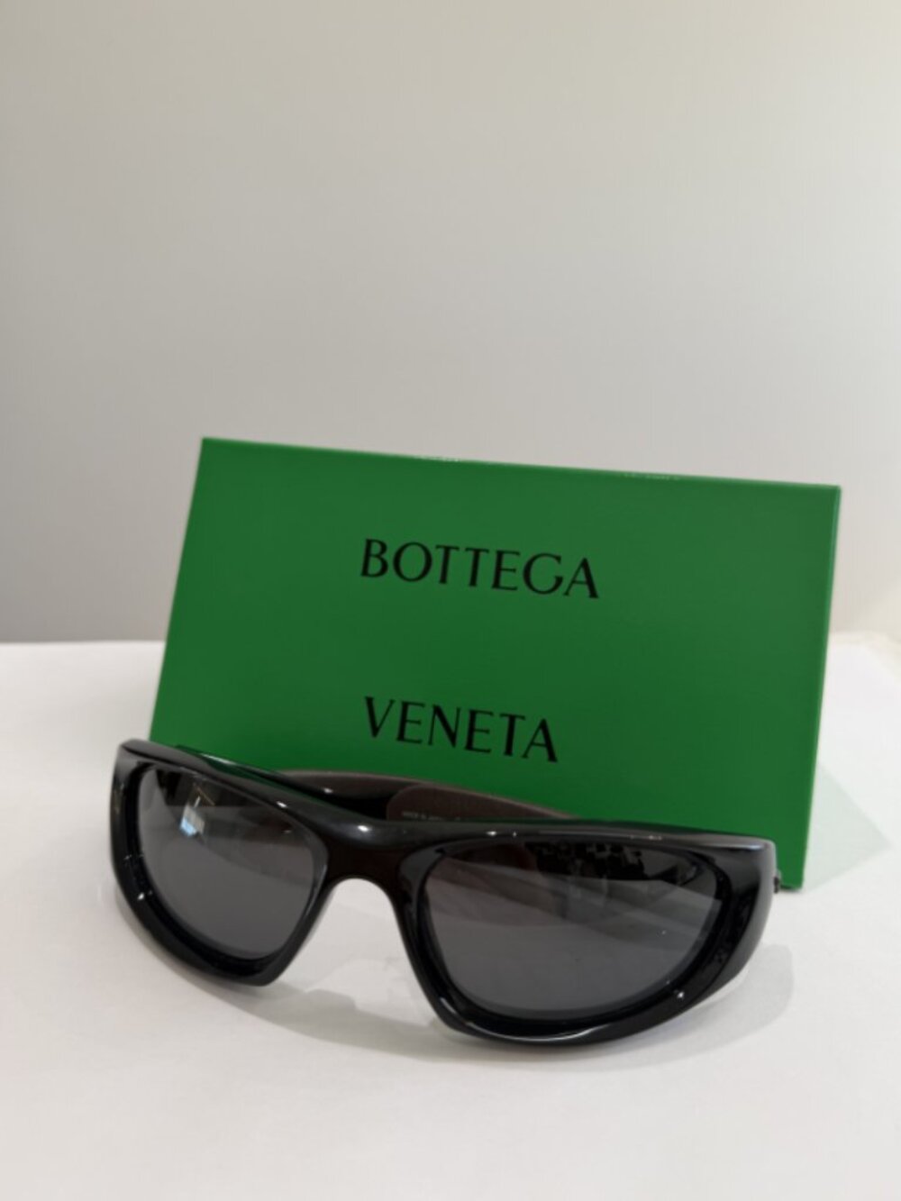BOTTEGA VENETA – Black Cone Wraparound Sunglasses